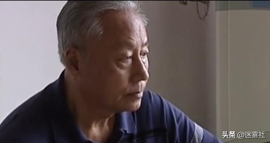 河南老汉花600元买发光水晶，深夜发出强光，专家：这只是萤石