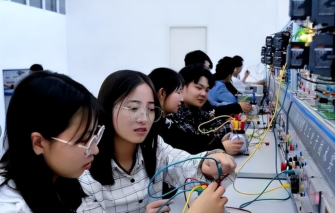 技校与高中学生的差别,技校学生和高中学生的差别