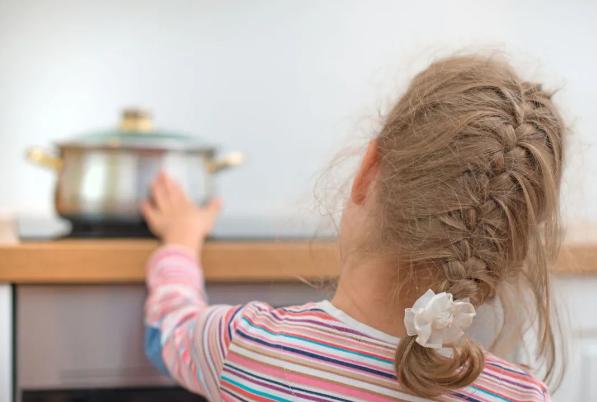 小孩被开水烫伤怎么办最快最有效,小孩被开水烫伤怎么处理最好恢复