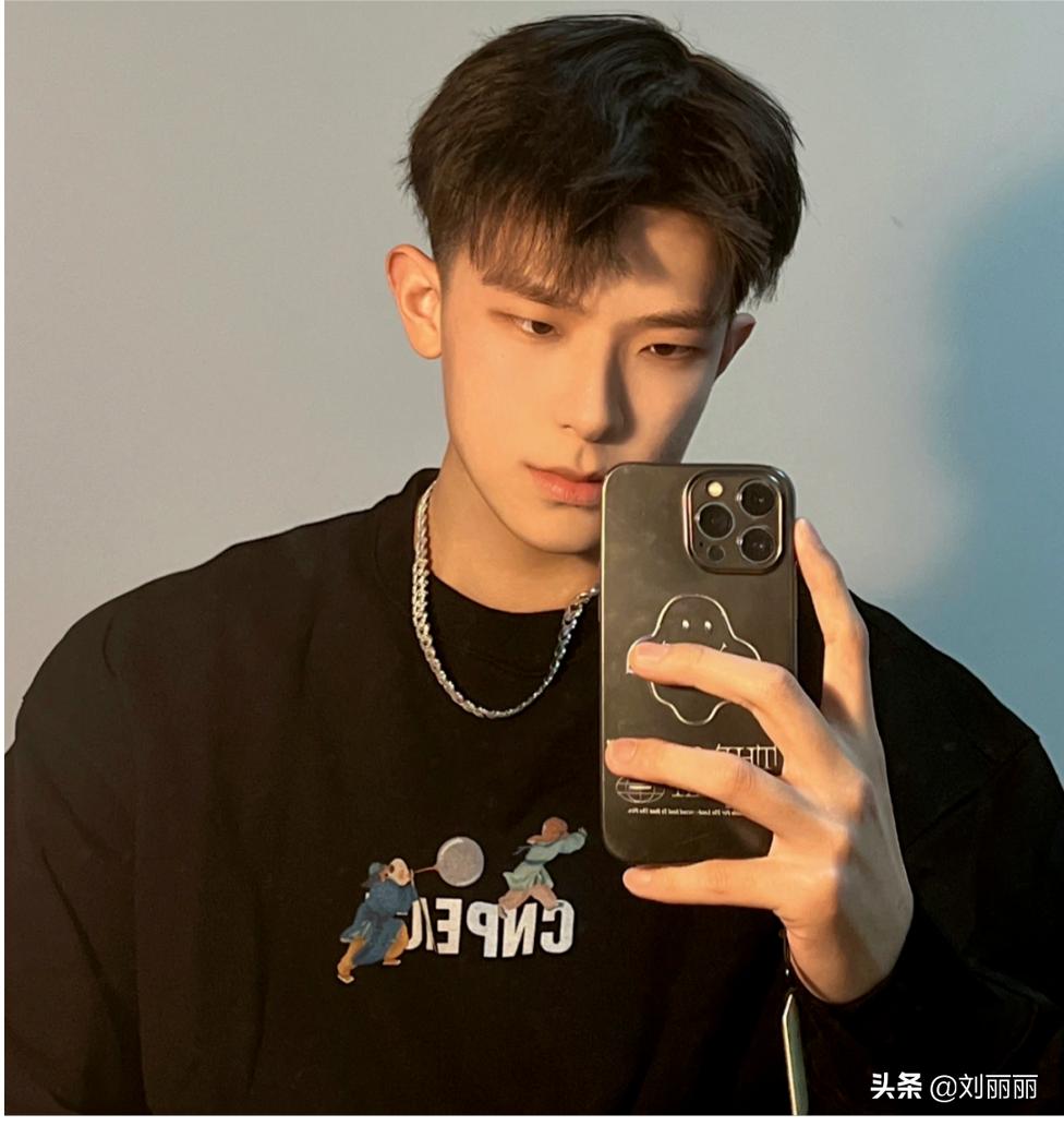 14岁男士最潮流的发型,长发男士发型帅气飘逸又有型