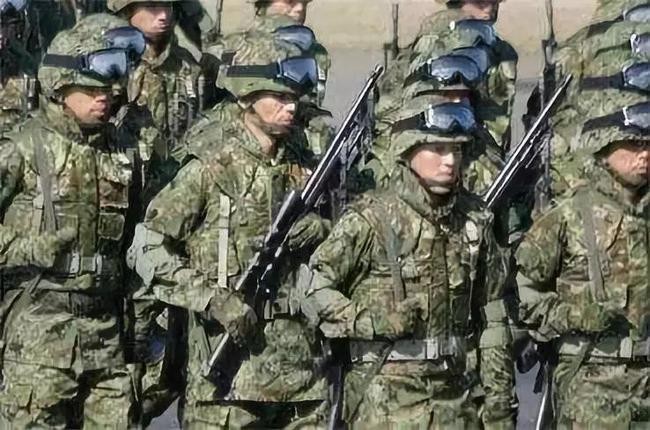 日本劣迹斑斑，俄罗斯警告来了，中国也送上“礼物”