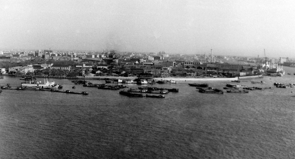 94年*小平邓**最后一次到上海，离开前对*菊黄**说：这是上海最后的机遇