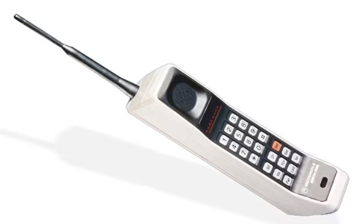 世界第一台便携式手机长什么样,世界上第一部智能手机长什么样子