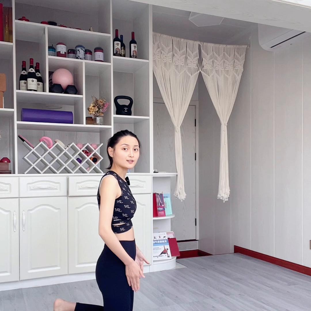 2组动作帮你矫正骨盆前倾,骨盆前倾的矫正方法睡姿站姿