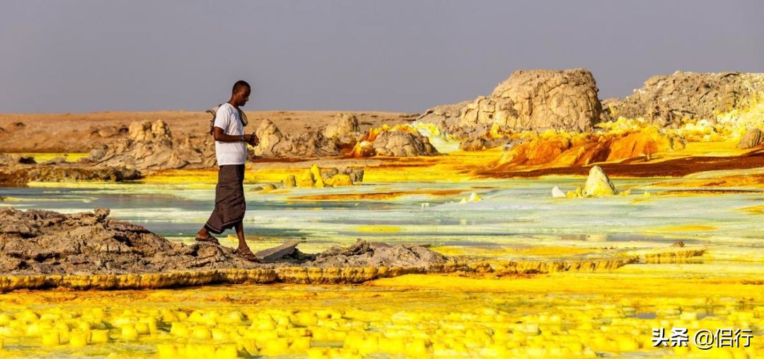 在非洲的死海，探访最接近地狱之门的人