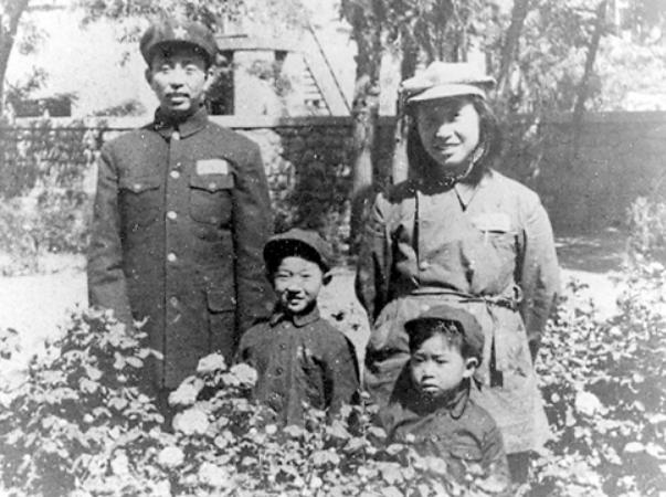 1952年毛主席视察山东，得知黄祖炎墓地所在，主席：我要去看看他