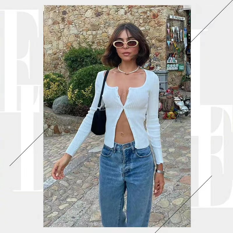 今年夏天不要规规矩矩的穿针织衫了！大胆的露肤穿，秒变性感辣妹