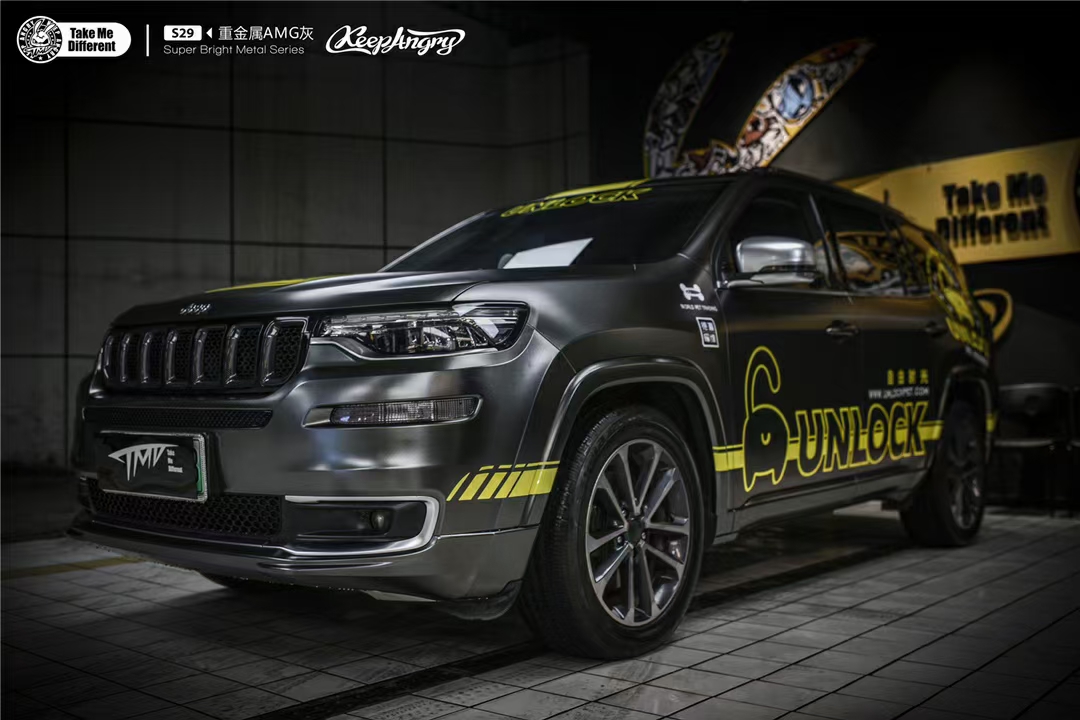 吉普大指挥官香槟银,吉普大指挥官改色膜龙血红