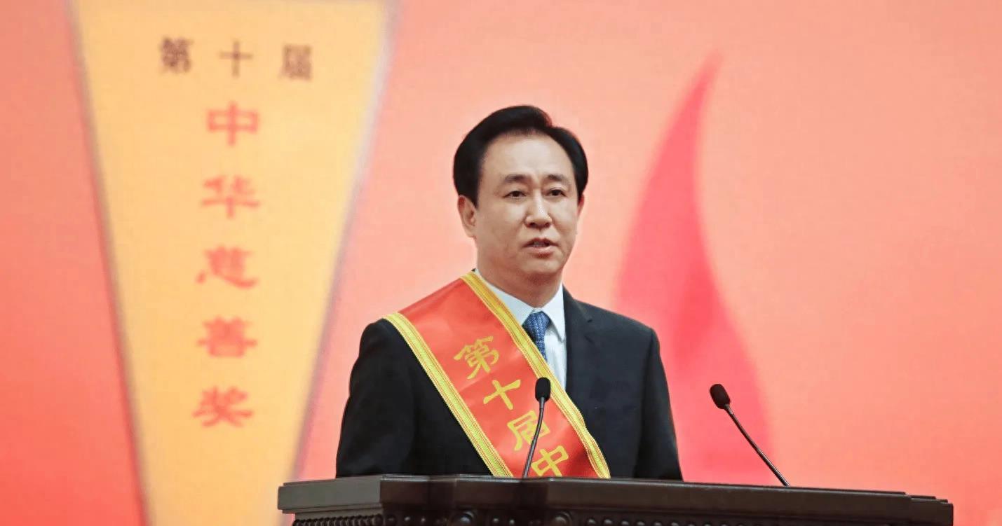 许家印耗巨资2800亿造车,许家印和他的高管生活有多奢侈