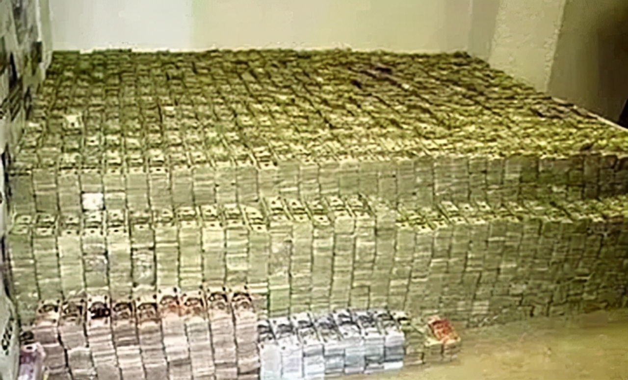 上海小伙成墨西哥毒枭，却未向中国贩毒，密室中成捆美钞垒成高台