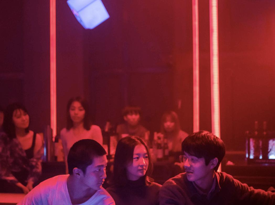 刘昊然和周冬雨戛纳燃冬采访,周冬雨刘昊然新电影杀青