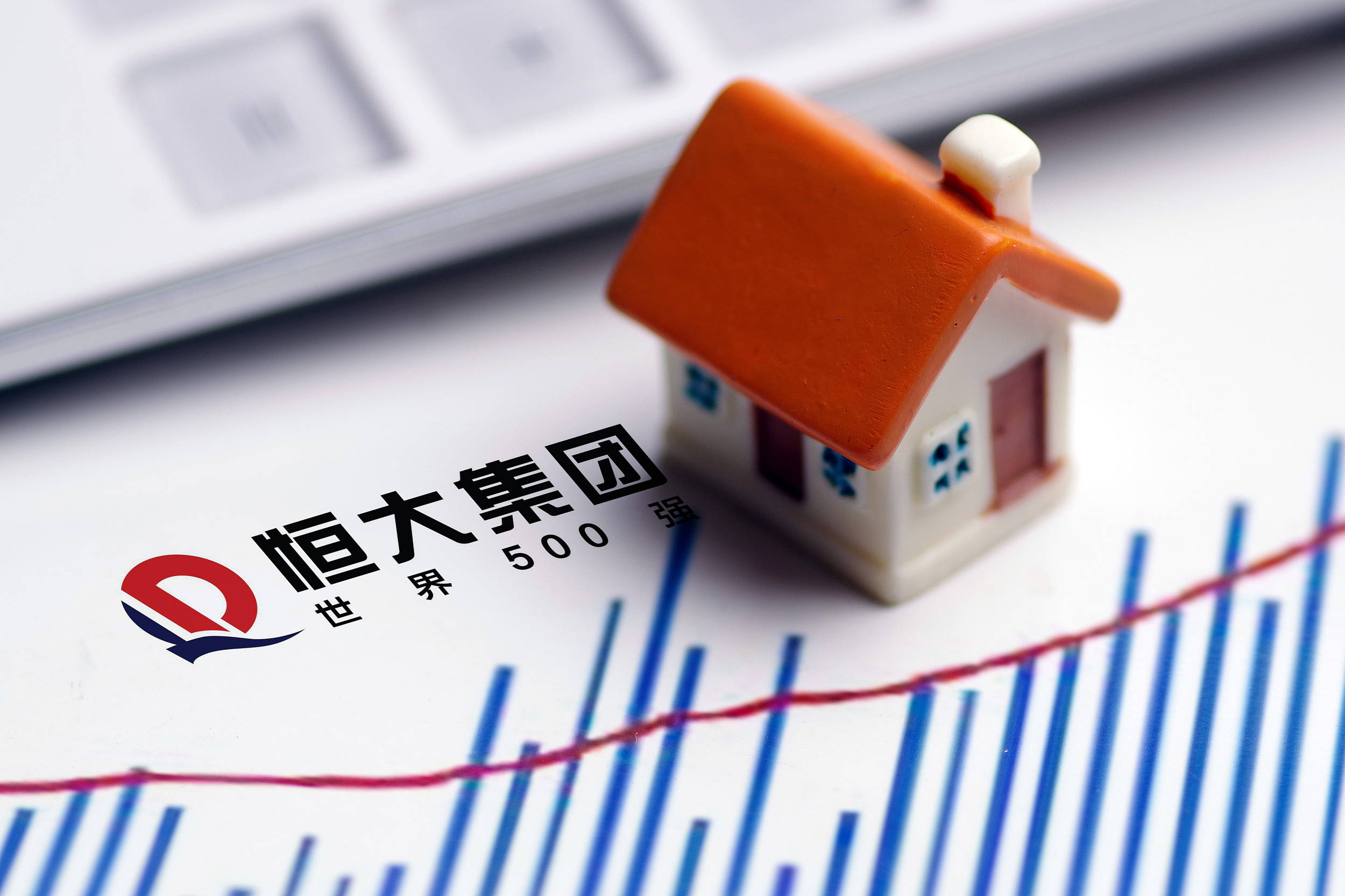 许家印又亏8000亿丝毫不慌,负债两万亿的许家印还能翻身吗