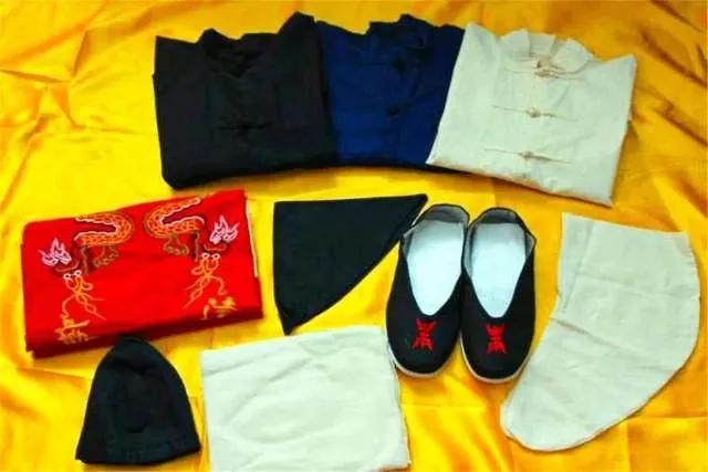 老人过世后穿寿衣有哪些规矩,老人死了为什么要穿棉寿衣