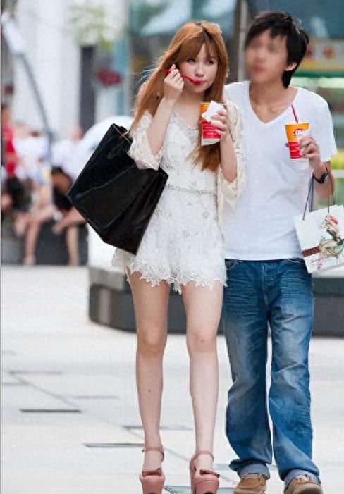 24岁小伙和大妈开房,*拍偷**整个过程,大妈哭诉道这会让我终身蒙羞