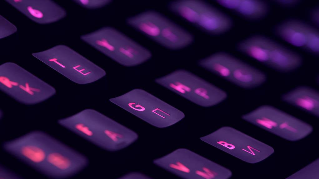 老公下班回家就玩游戏,老公下班回来就只顾玩手机