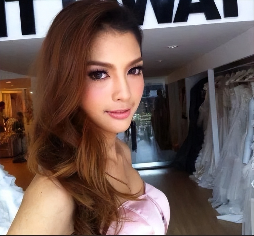 曾经红遍泰国的“人妖皇后”，8年前嫁给中国富豪后过的怎样？