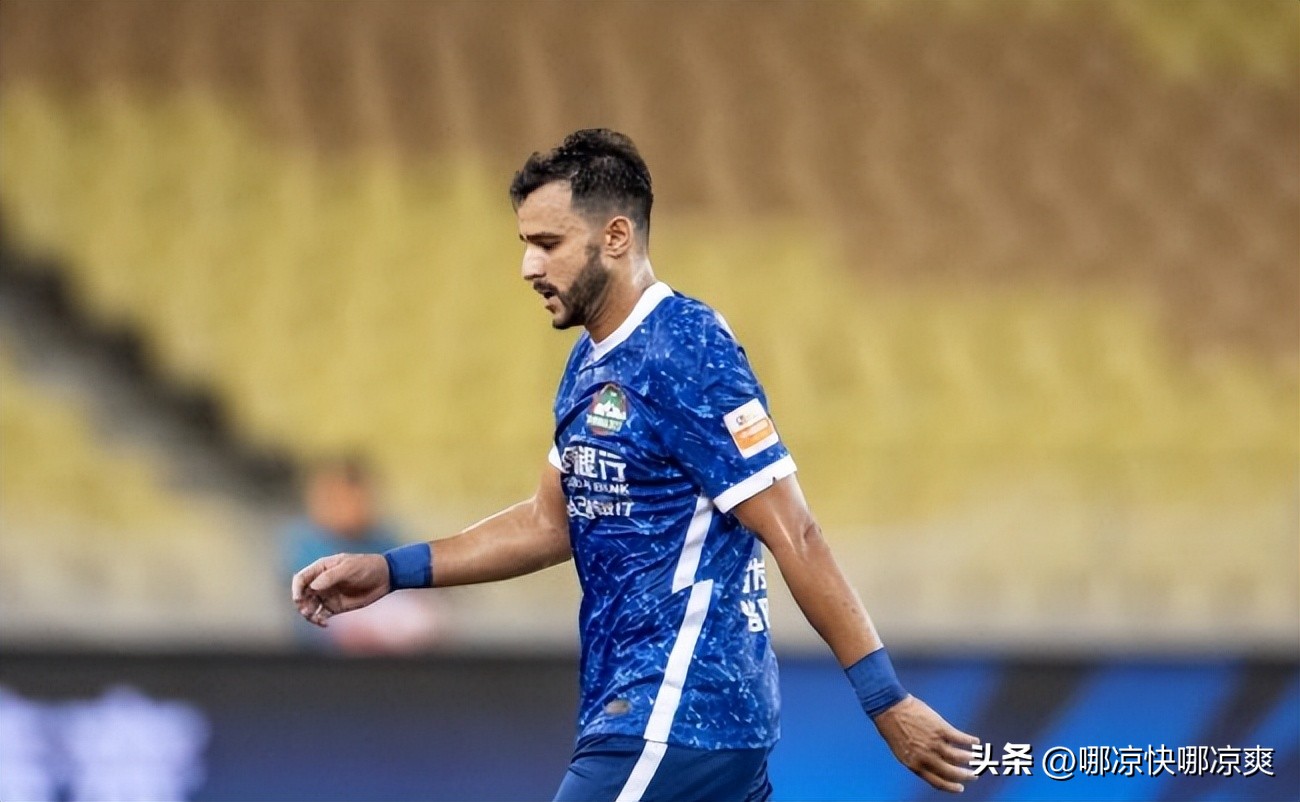 多拉多冲撞主裁染红,多拉多撞翻裁判完整