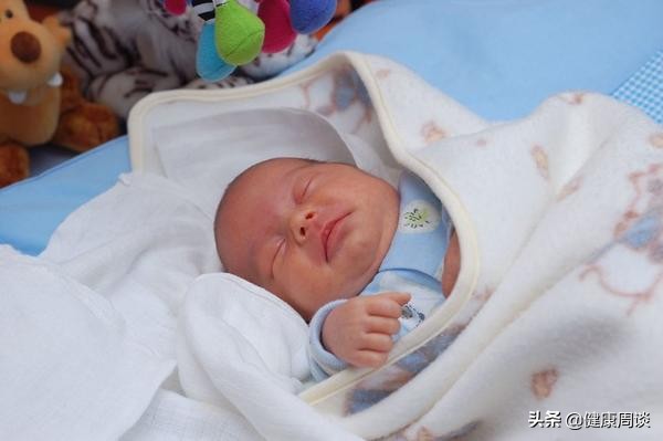 新生儿疝气会导致哭闹吗,新生儿疝气会不会肚皮痛