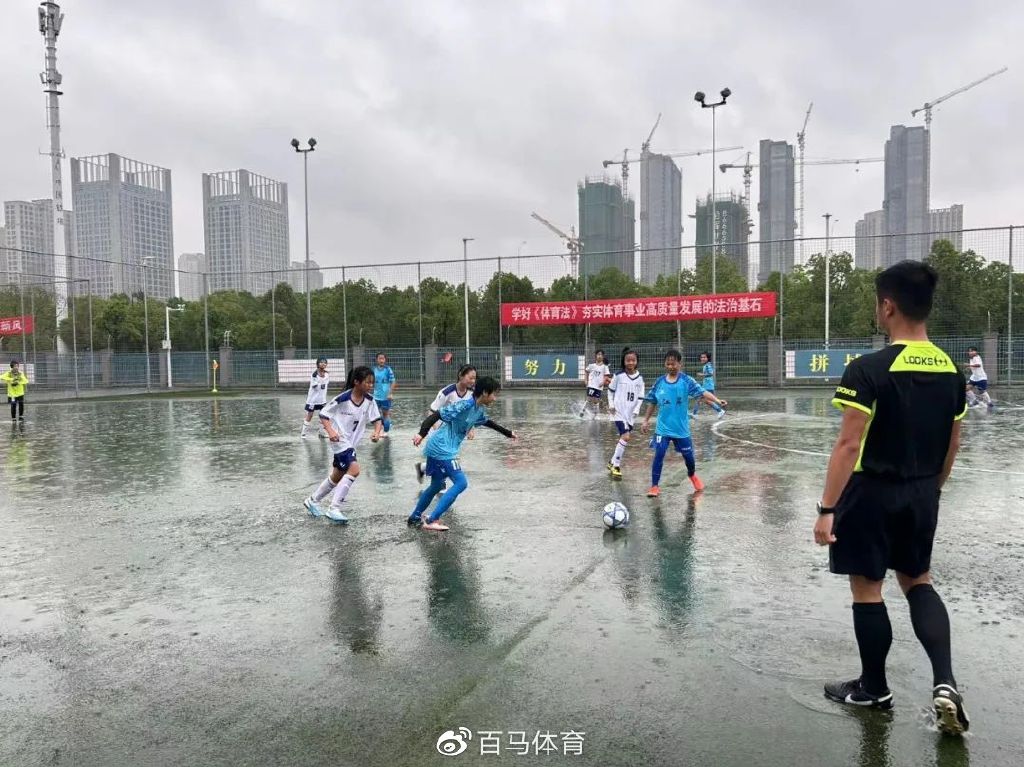 大雨浇不灭热情,大雨浇不灭我们的热情