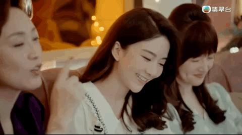 性感女神月入几十万，大家一起“下海”？她没被骂多亏有香港挡着