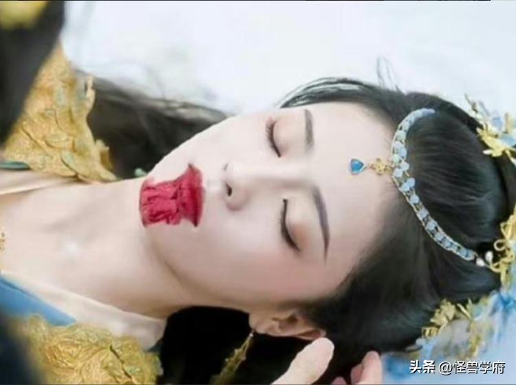 输血管跟电线杆都还能忍，但那个玩手机的，真拿观众当傻子不成？