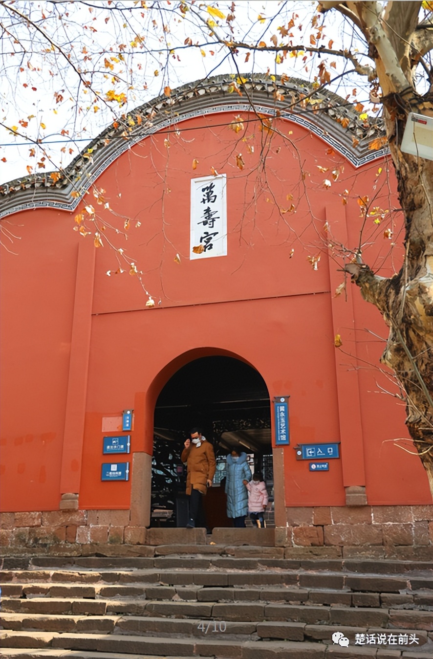 去凤凰感受沈从文笔下的古城,去凤凰古城可品尝到哪种美食