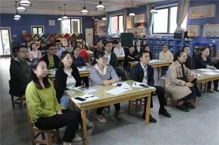 女大学生当家教被侵犯怎么判刑,学生遭遇老师性骚扰怎么判刑