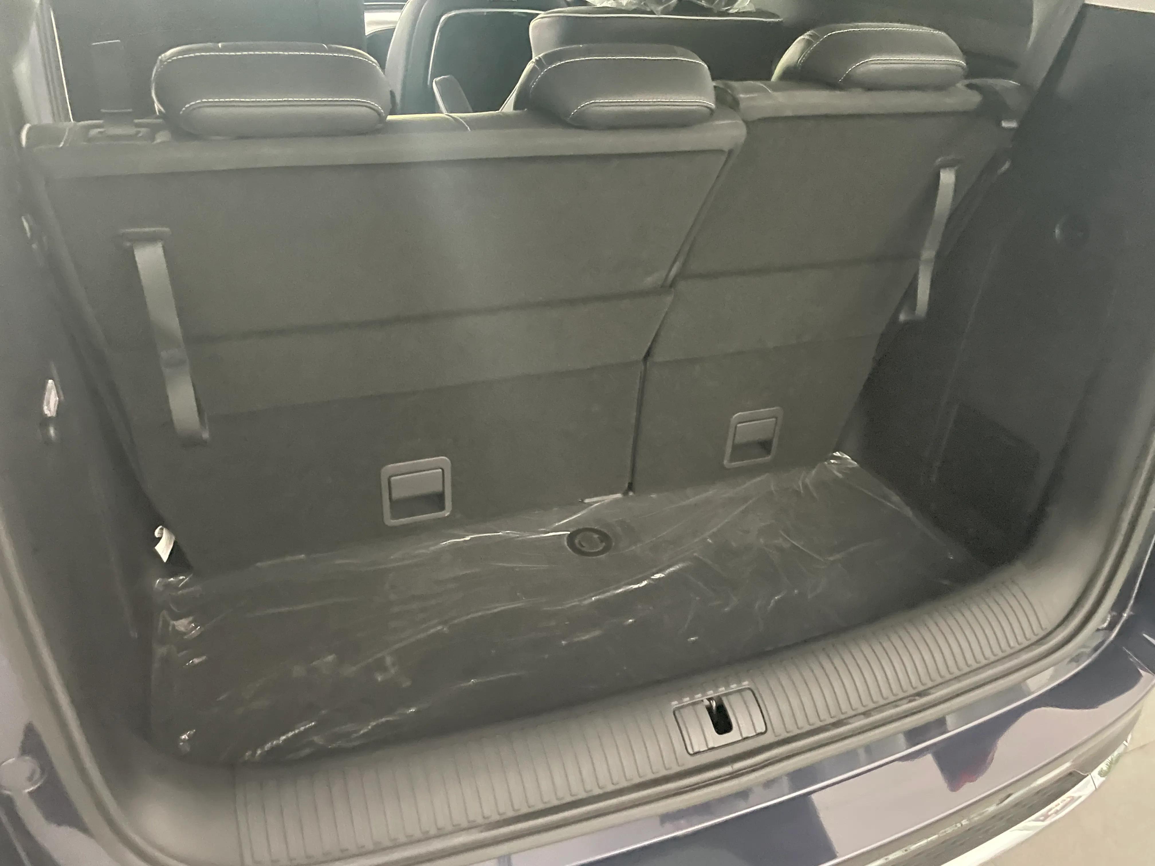 上汽荣威imax82022款评测,荣威imax8改装第三排沙发床