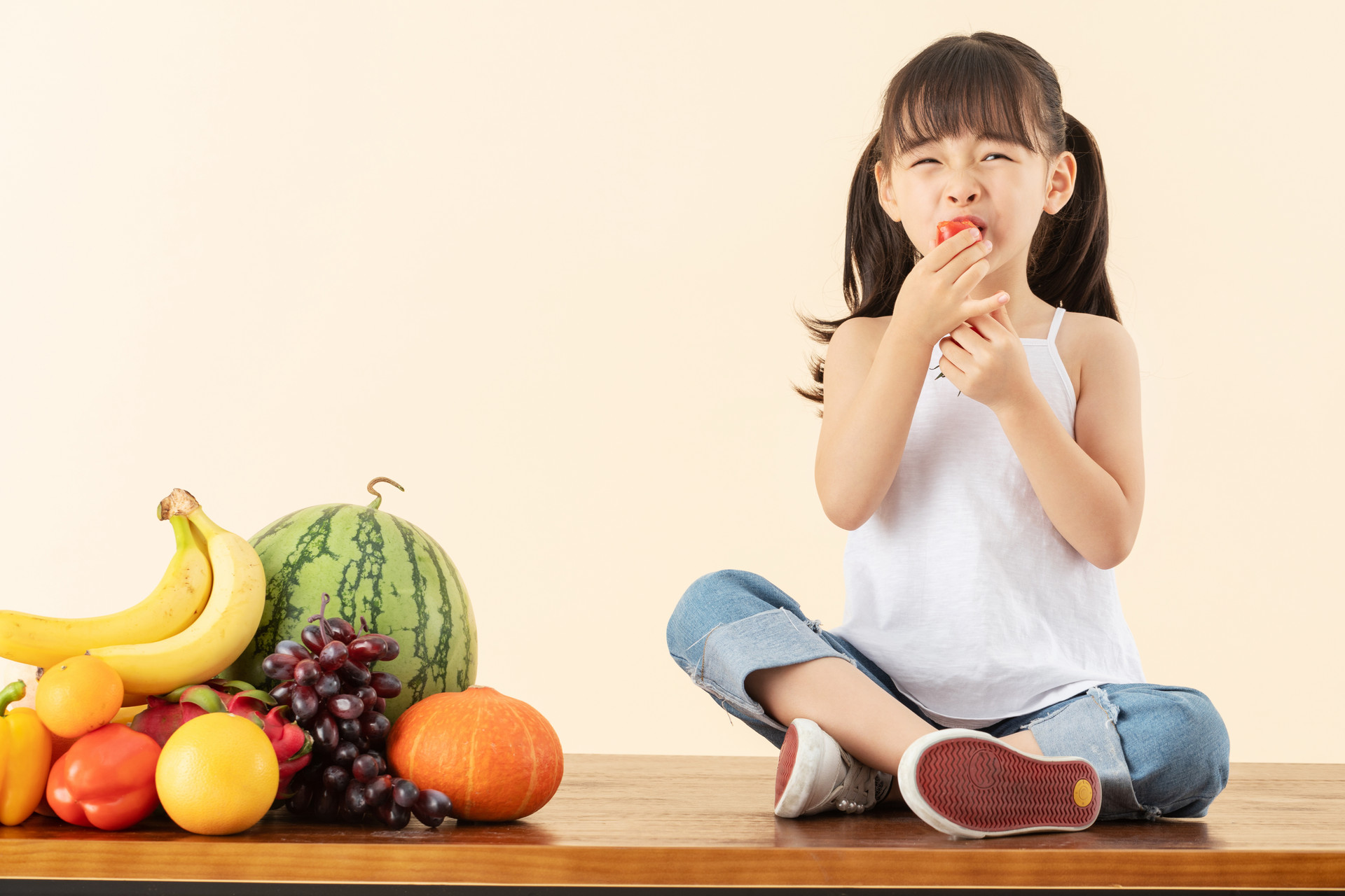 10岁男孩被奶奶喂出痛风，走路要用拐杖，医生：别吃太好了