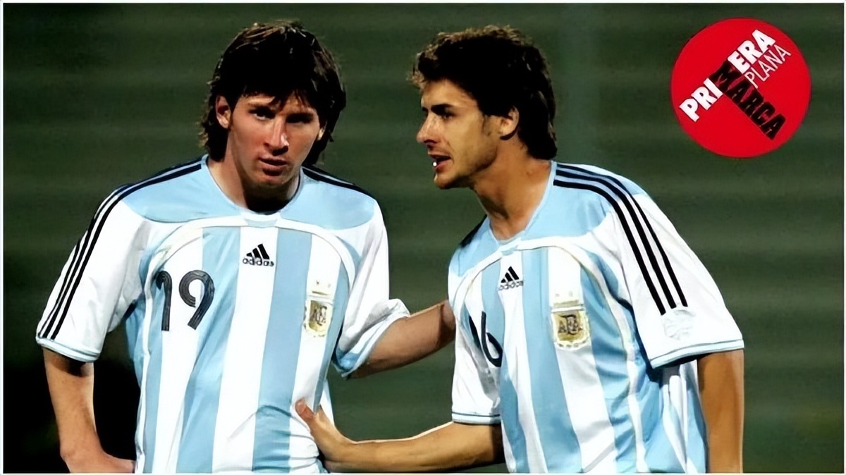 马拉多纳看梅西进球庆祝,梅西致敬马拉多纳的进球