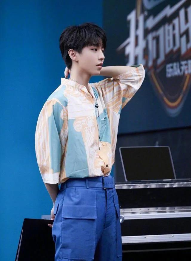 tfboys队长王俊凯王源千玺,tfboys队长王俊凯演唱少年说