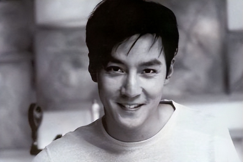 昔日男神吴彦祖为何变油腻大叔,44岁的吴彦祖风采不减当年