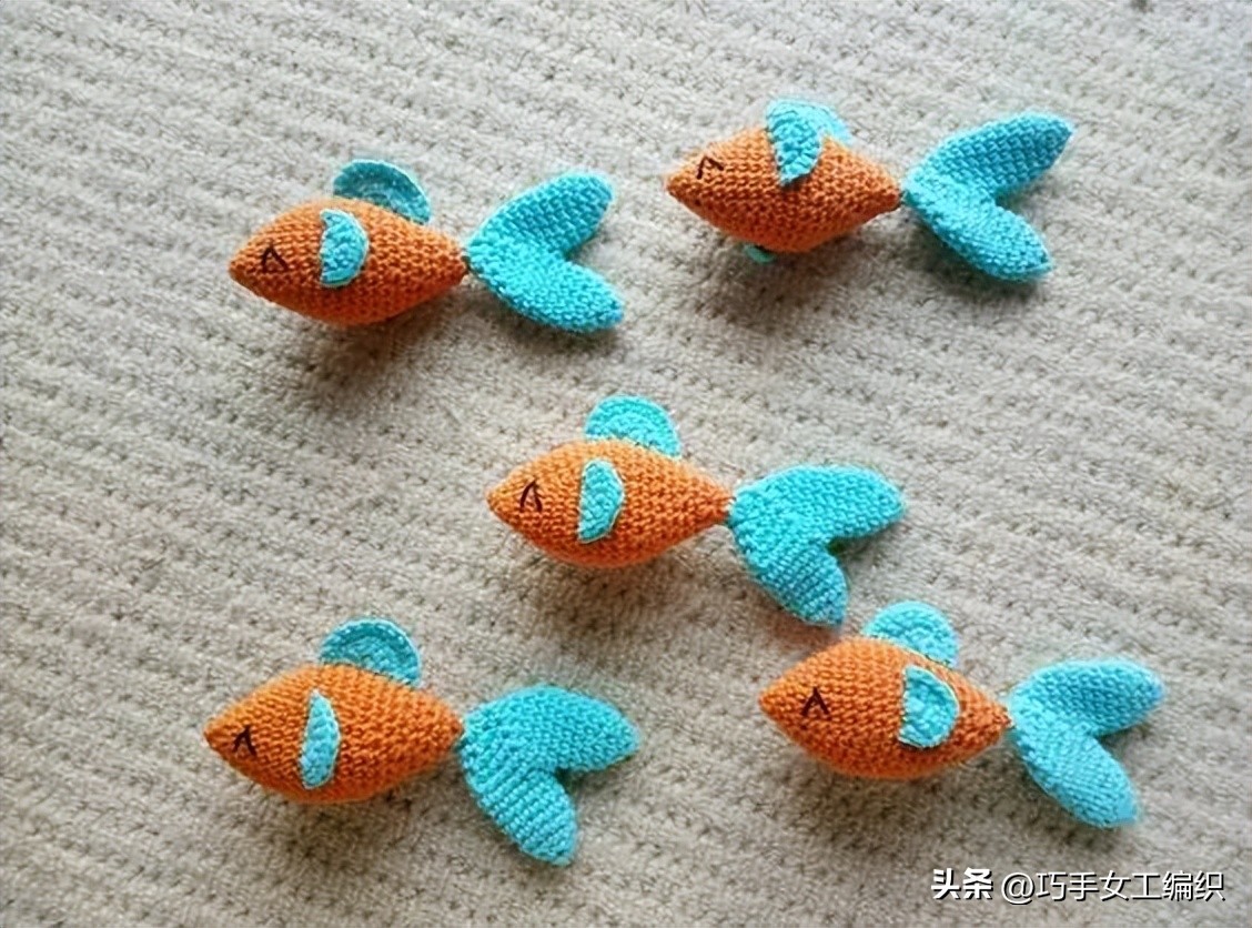 她只用零线就把鱼钩出了百变的花样，还超实用，真是太聪明了！