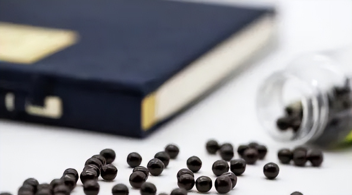 小小六味地黄丸，可调理女性更年期4种常见问题，牢记3点安全使用