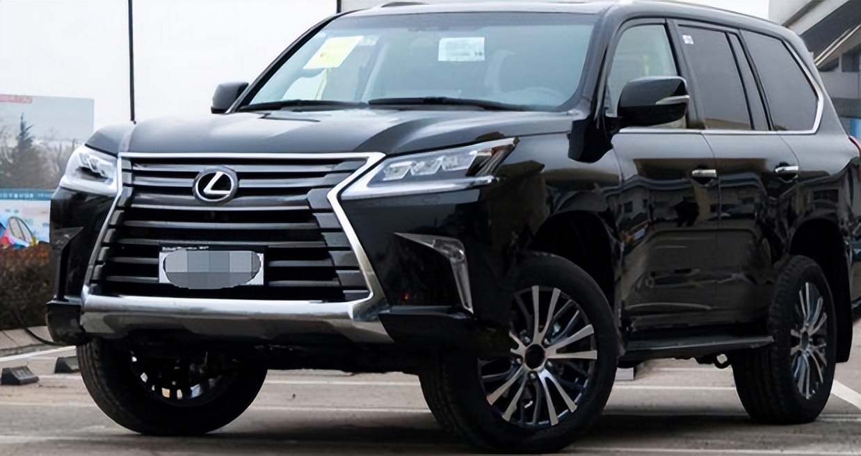 公然挑衅刀郎，机场怒踹粉丝，歌坛“一姐”那英究竟凭啥这么狂？