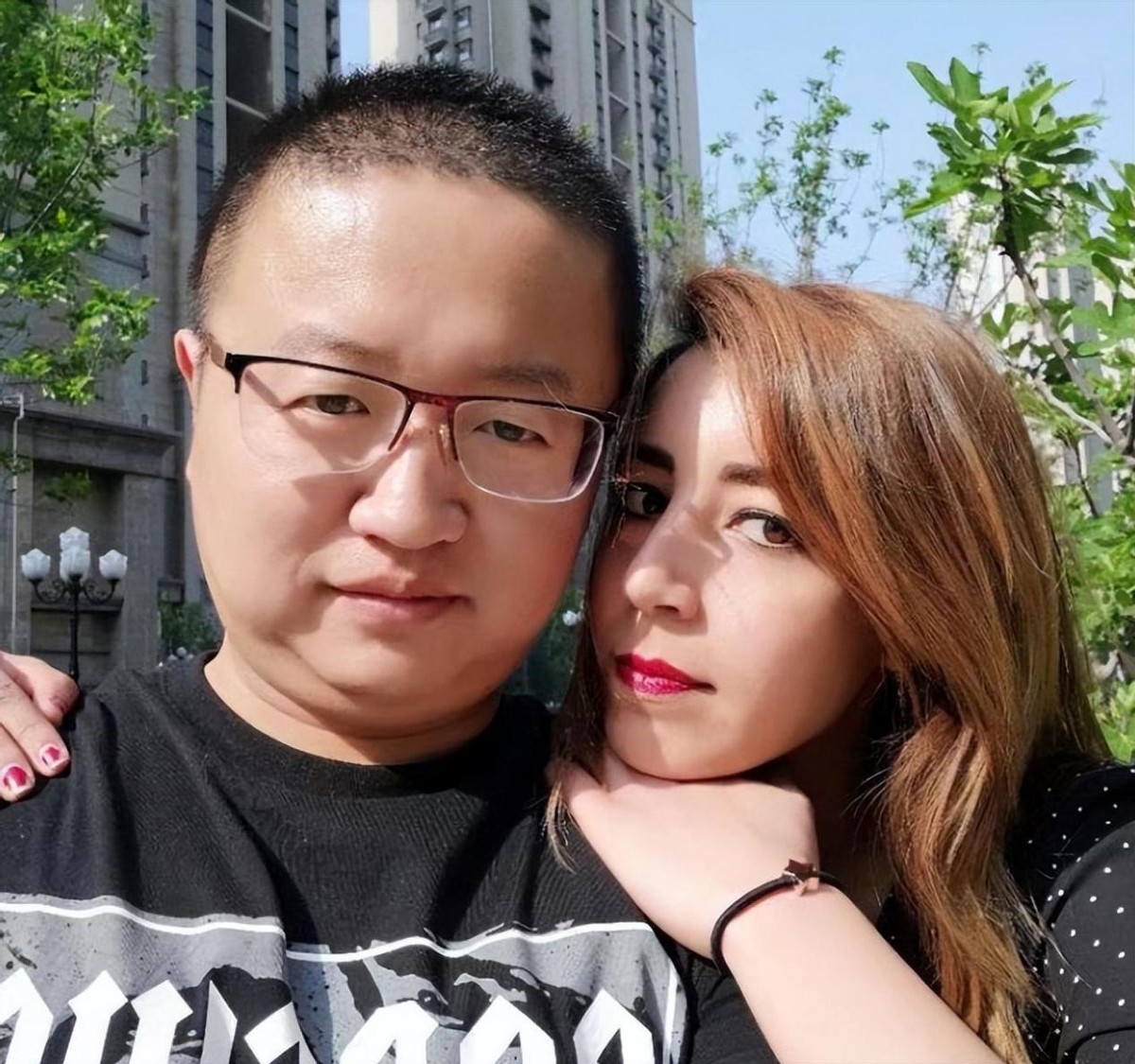 山东小伙迎娶非洲姑娘，现身价千万，岳父表示自己抱了“金龟婿”