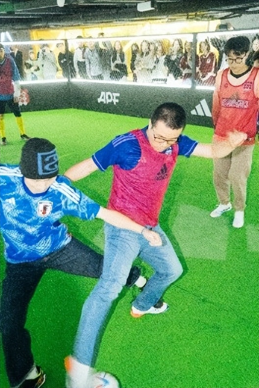 adidas鍚堜綔涓婃捣,adidas瓒崇悆娲诲姩