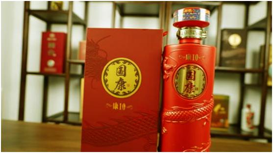 一杯白酒等于多少啤酒的能量,一杯白酒度数相当于几杯啤酒