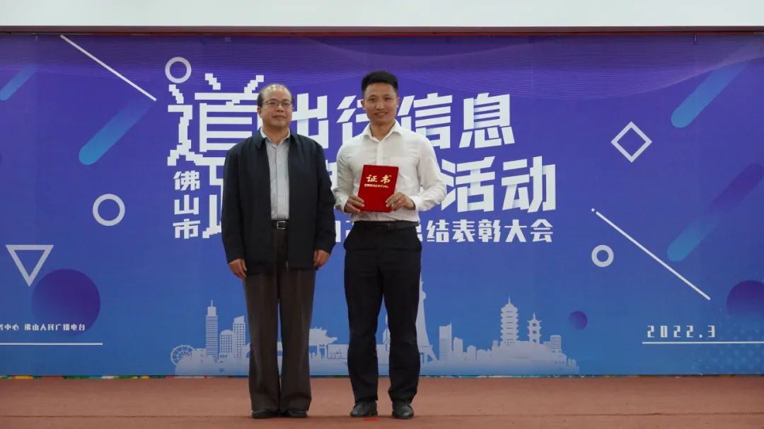 塞车的时候有人走应急车道,有堵车的地方吗