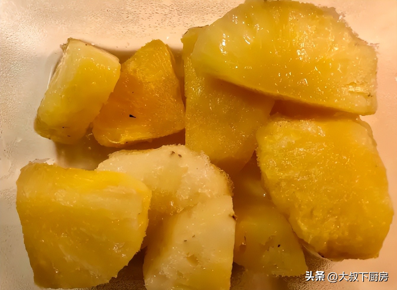 湘菜腰果虾球做法,凤梨虾球果香与肉香的完美融合