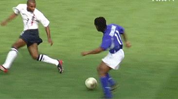 绝对巨星里瓦尔多全集,里瓦尔多罗圈腿