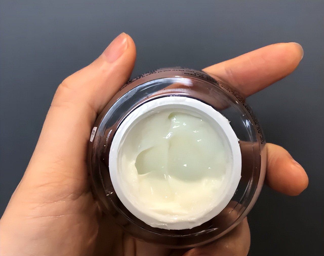 30+的女人用什么眼霜,抹眼霜都拯救不了眼纹