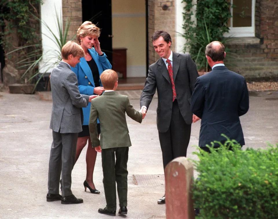 威廉王子童年照,英国威廉王子在哪里上的学
