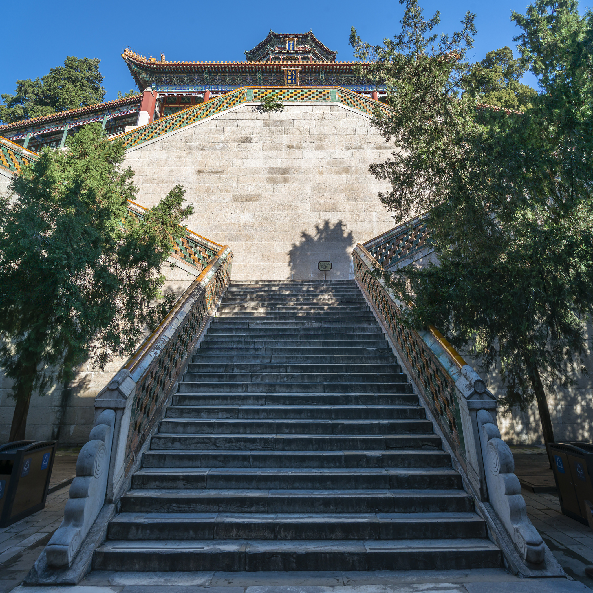 漫步北京颐和园,走颐和园长廊寓意