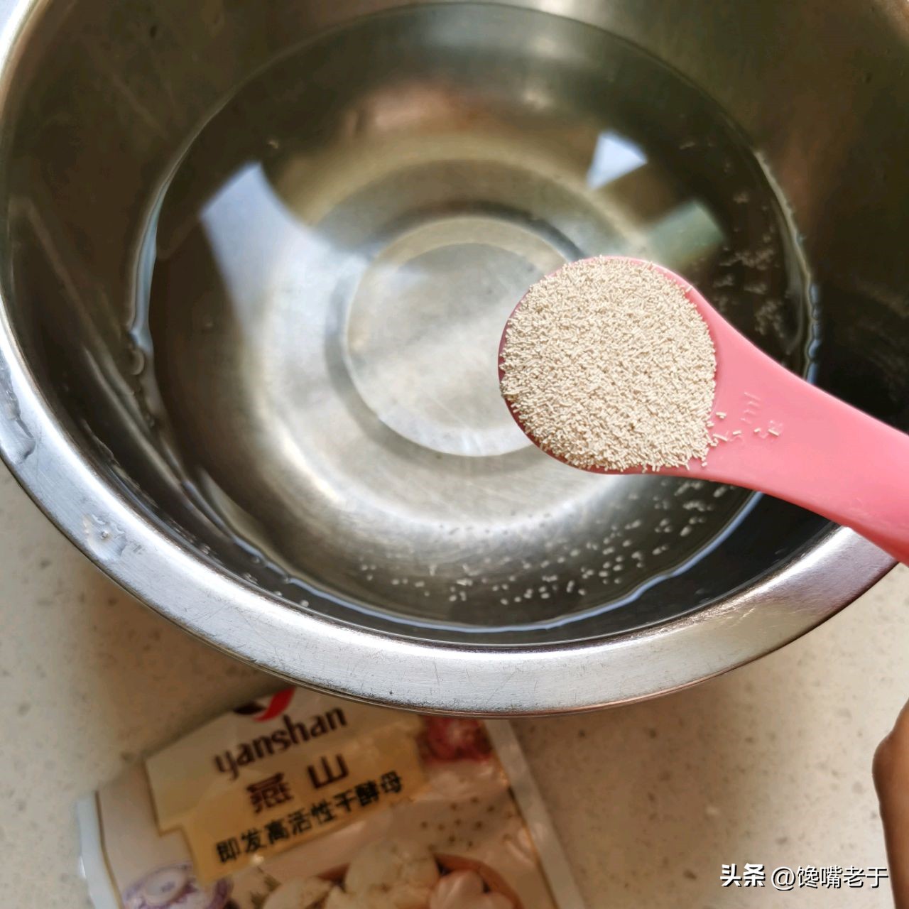 没用酵母自然发的面怎么整,用酵母粉怎么能使面发得更快