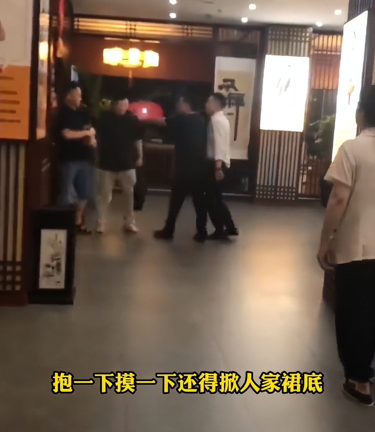 男子酒后偷拍女技师,男子足疗店被偷拍