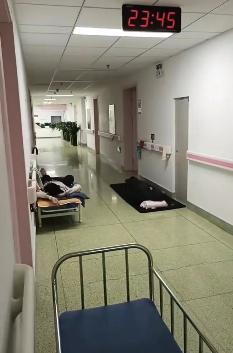 来看看医院这些“床”，你还敢生病吗？