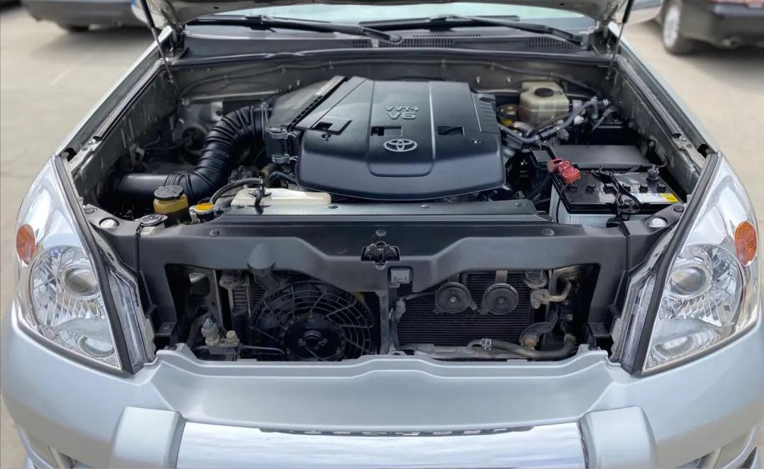 2003年的丰田老霸道，33万公里“车况残旧”，翻新复活变新车