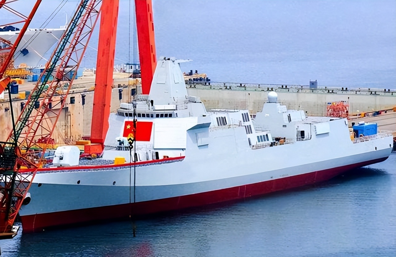 中国第2艘055万吨大驱已下水,003航母055大驱战力评价最新消息
