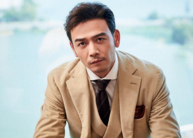 杨烁终于活成你想要的样子,杨烁从年轻到现在颜值变化